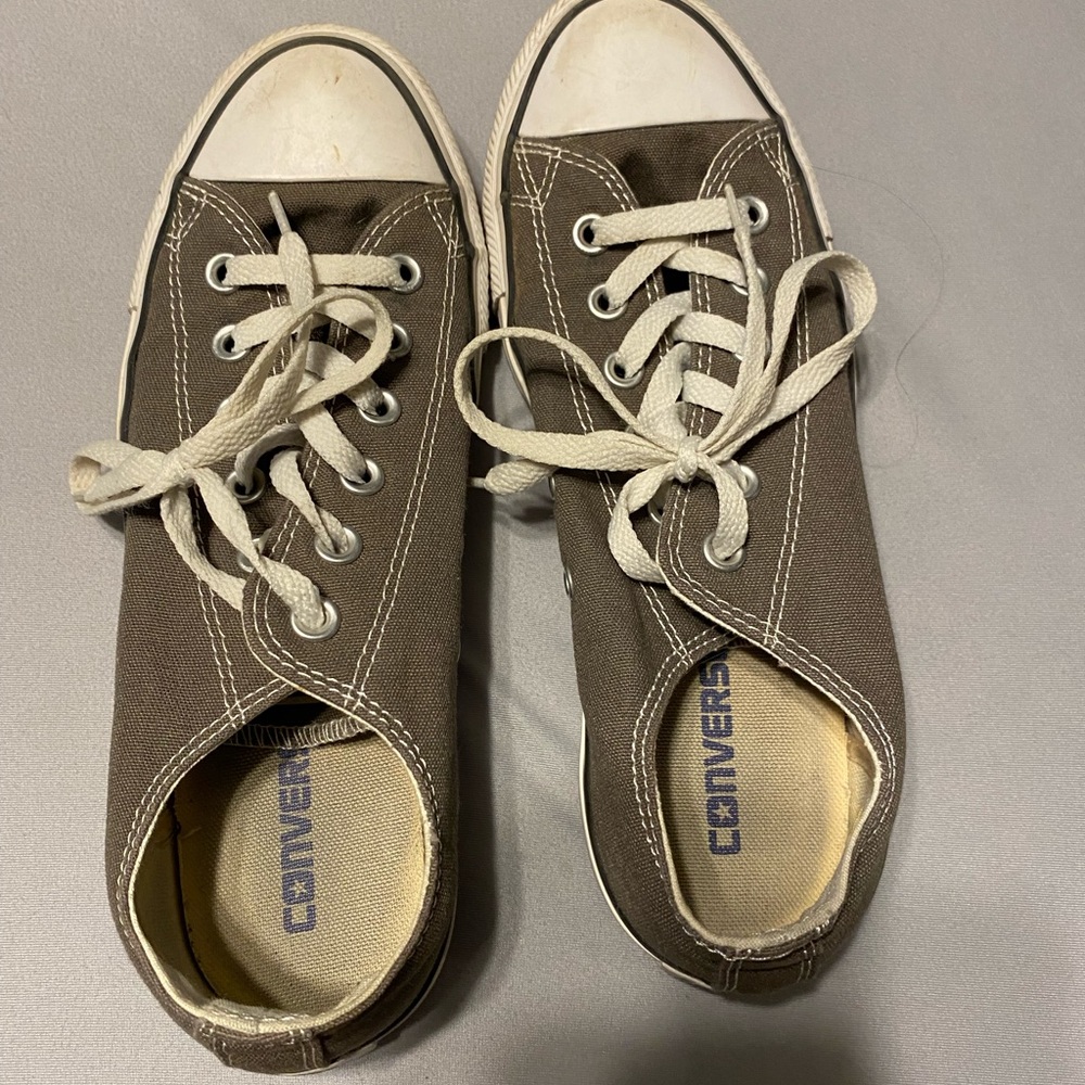 Gray low top converse